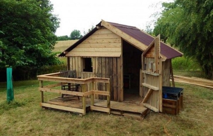 20 DIY Pallet Shelter Designs That Will Have You Living ...