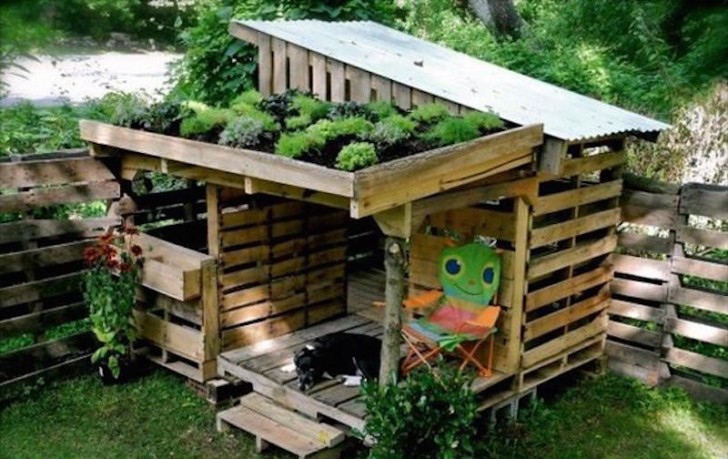 20 DIY Pallet Shelter Designs That Will Have You Living ...