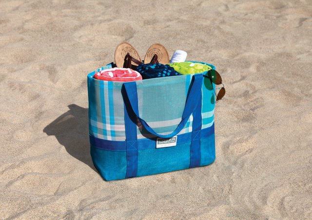 This 'Sandless Beach Blanket' Will Forever Change How You Enjoy The ...