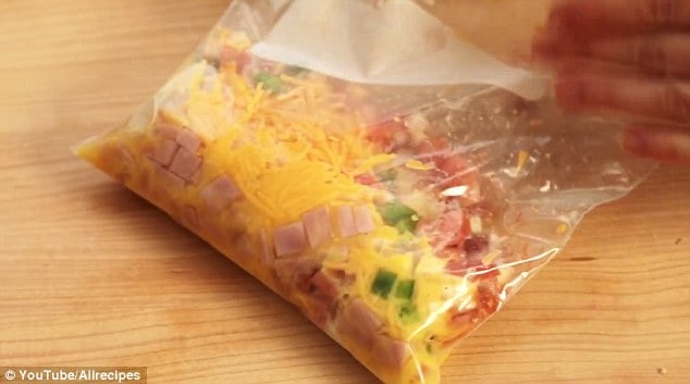 no-mess-omelette bag camping